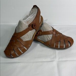 Earth Brown Leather Closed-Toe Sandals